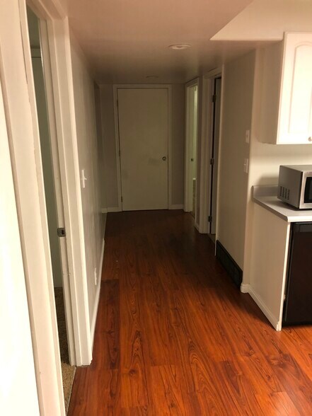 Building Photo - 7928 S DA VINCI DR