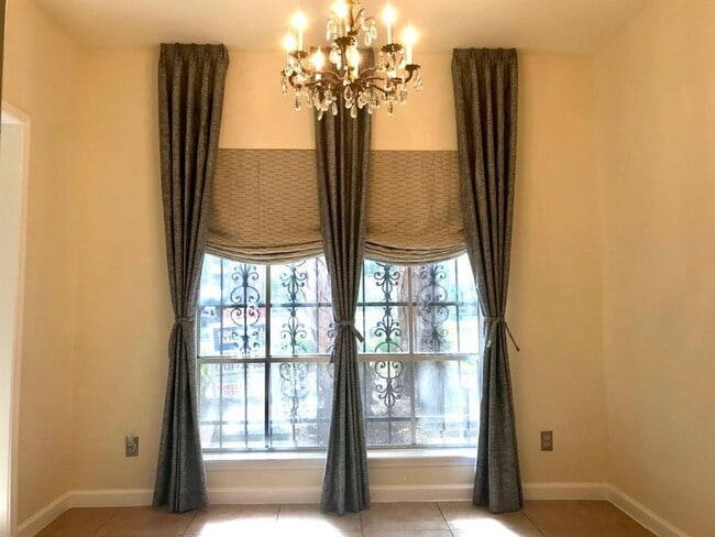 Building Photo - 10728 Briar Forest Dr