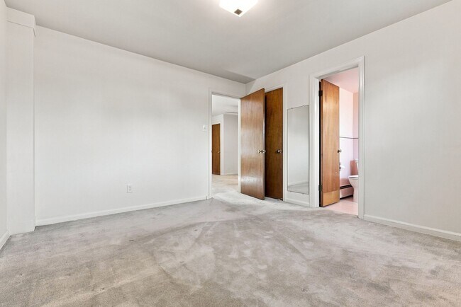 Building Photo - 803 S Ogden St