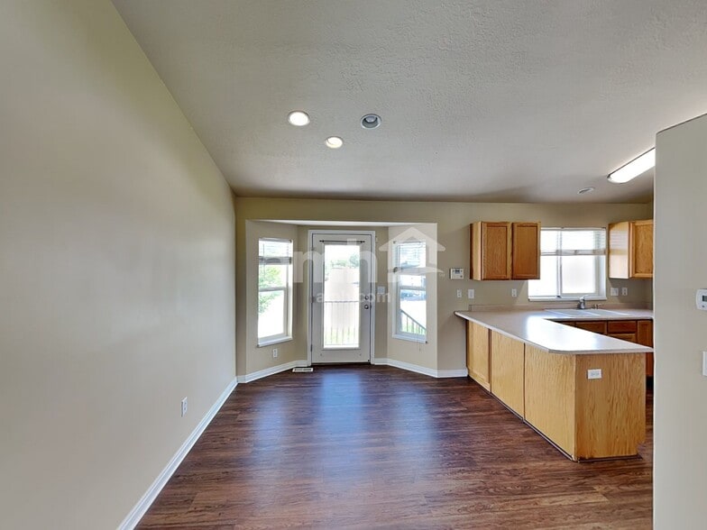 Building Photo - 1012 York Dr