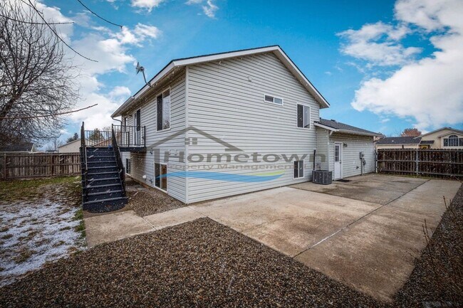 Building Photo - 433 N Brushwood Ct