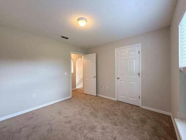 Building Photo - 13046 Waterbourne Dr