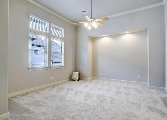 Building Photo - 1853 Dart St