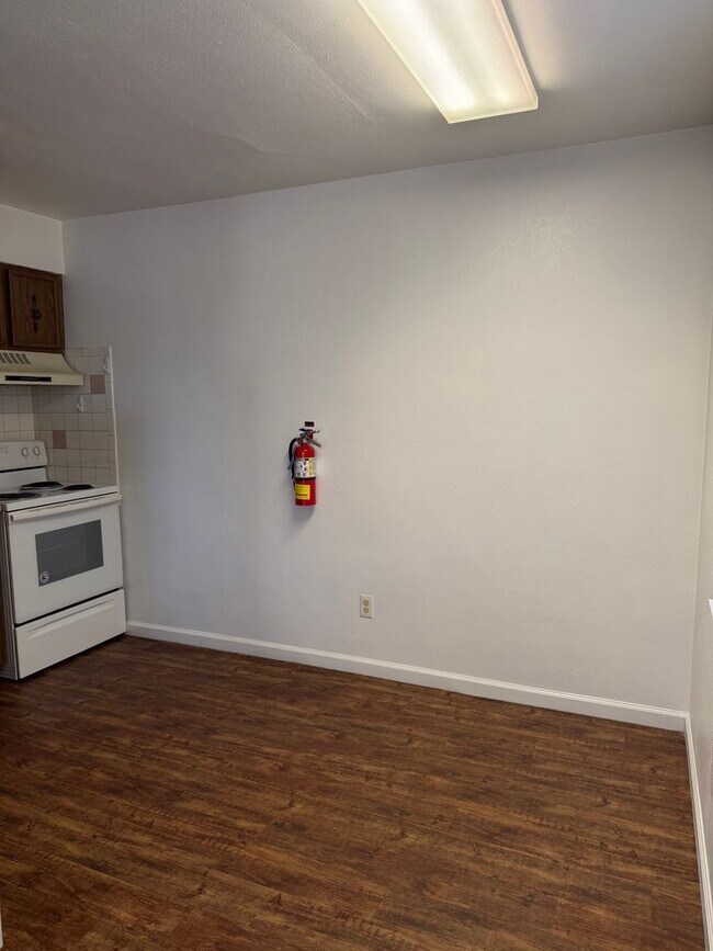 Building Photo - 104 N 27th St