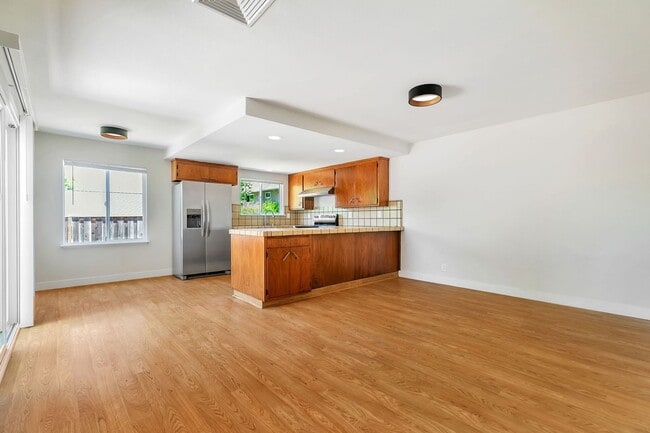 Building Photo - Move-In Ready Cambrian Gem – New Appliances and many upgrades!