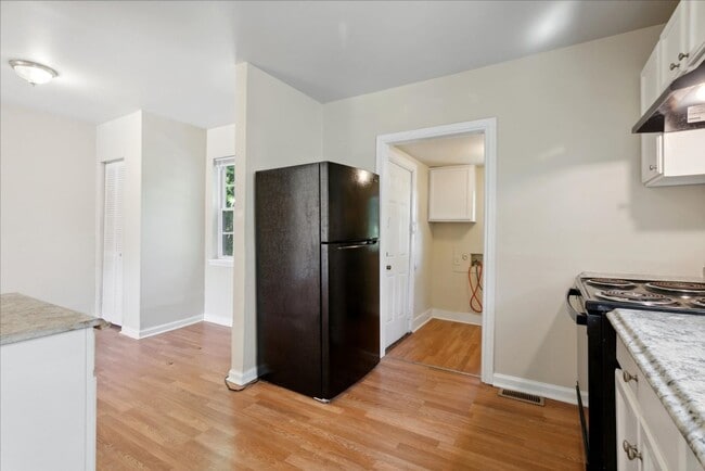 Building Photo - 715 18th St