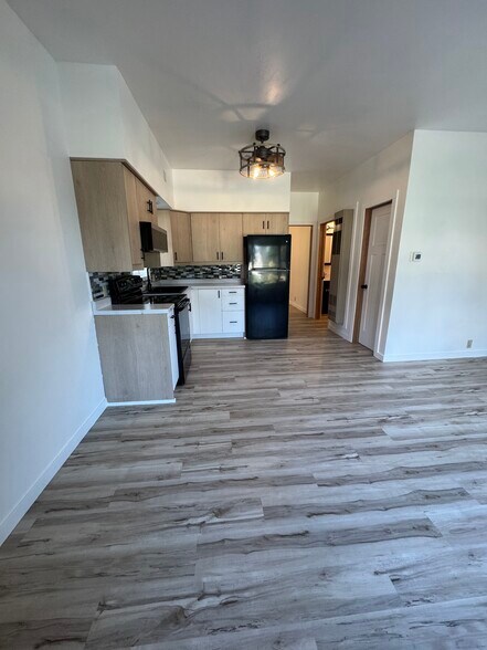 Building Photo - 505 Hendricks Ave