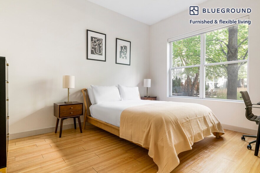 Building Photo - 320 D St