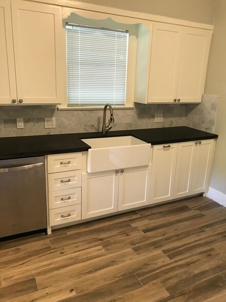 Kitchen - 1125 W Gray St