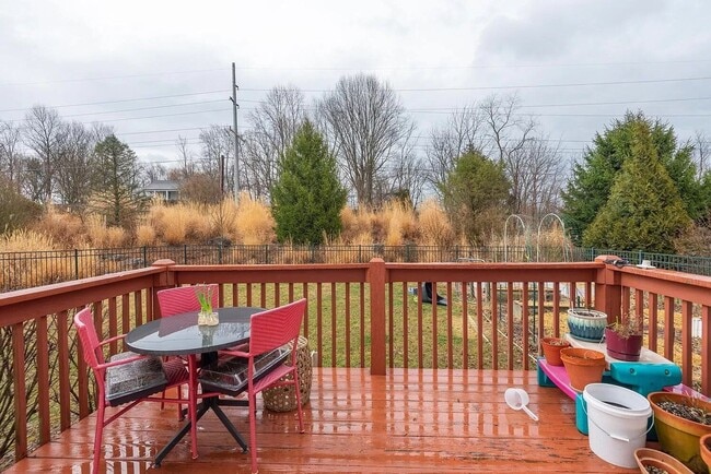 Building Photo - Bright, Spacious Home with Tons of Charm a...