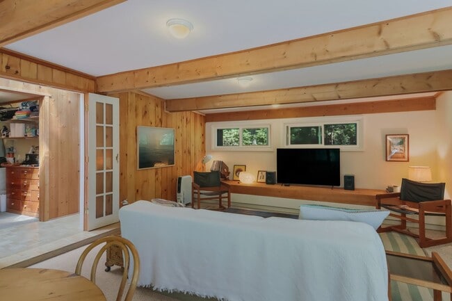 Building Photo - 2 Bedroom Extended Stay in Williamsburg with Low Off-Season Rates!