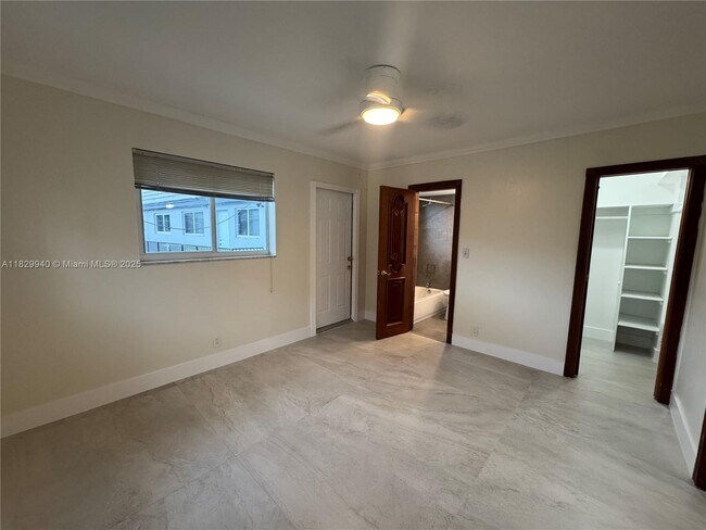 Building Photo - 7516 E Treasure Dr