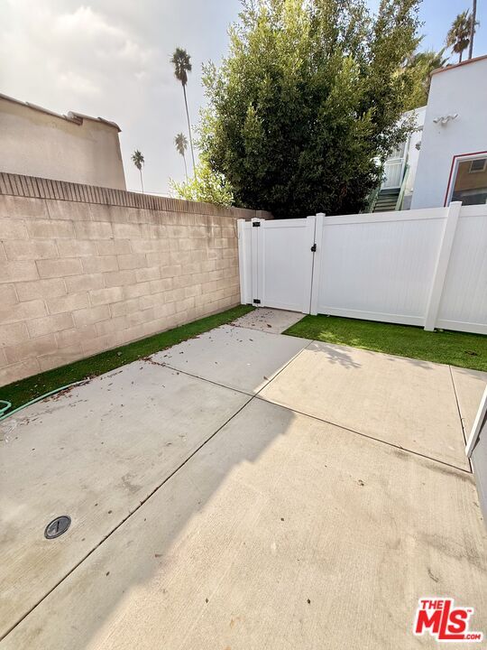 Building Photo - 3900 2nd Ave