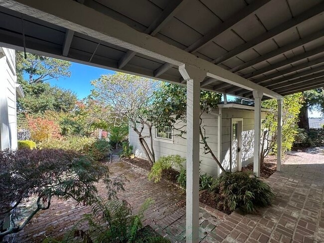 Building Photo - 108 Club Dr