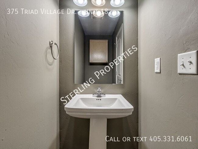 Building Photo - 375 Triad Village Dr
