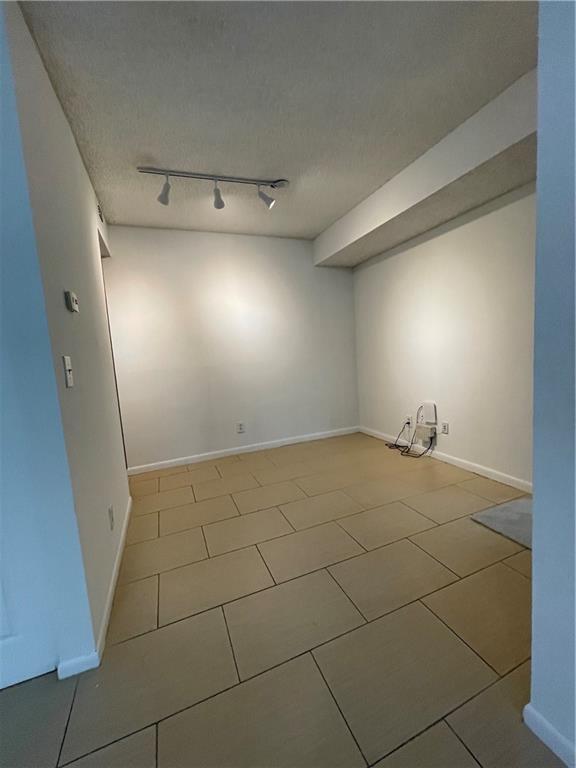 Building Photo - 640 Cypress Club Way