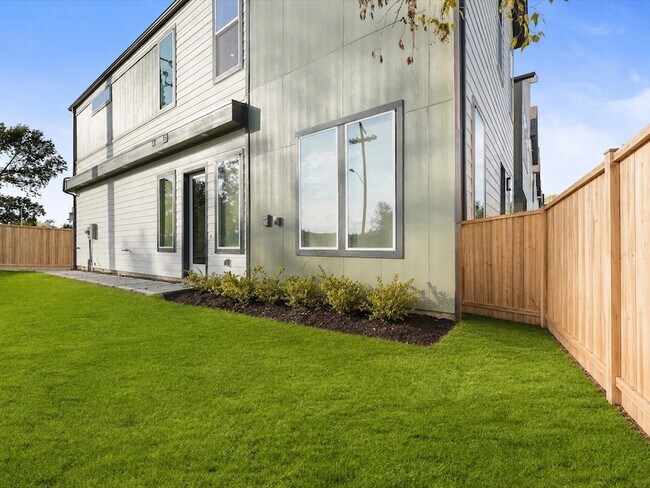 Building Photo - 5317 Teodoro Ln