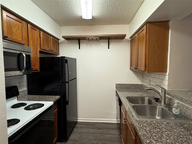 Building Photo - 2120 El Paseo St
