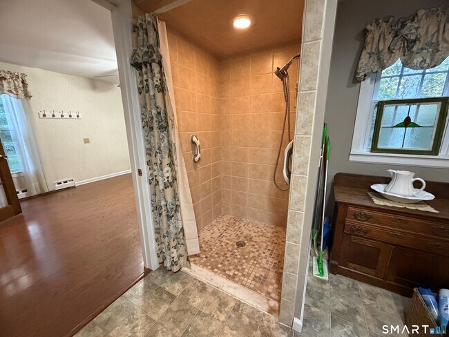 Building Photo - 26 Fern Dr