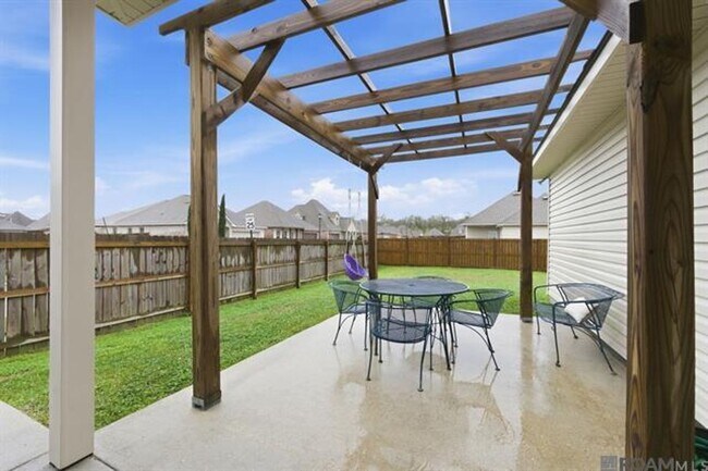 Building Photo - 4 Bedroom House Near LSU on Burbank