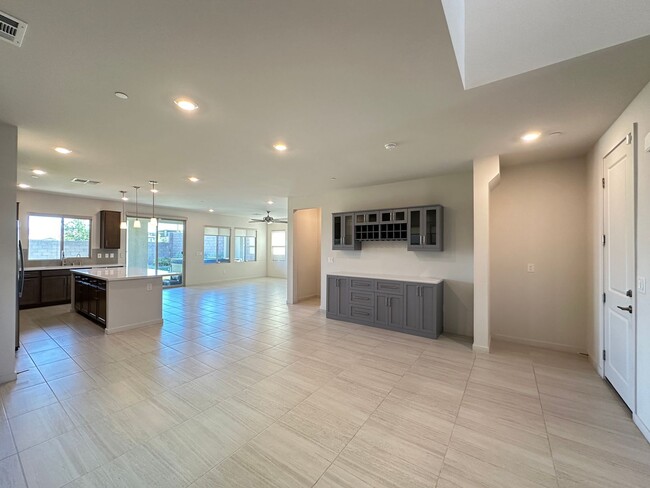 Building Photo - Summerlin West