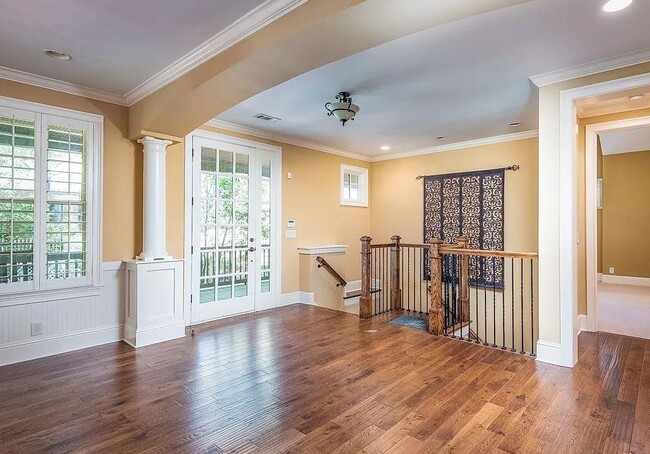 Building Photo - 1111 Regency Dr