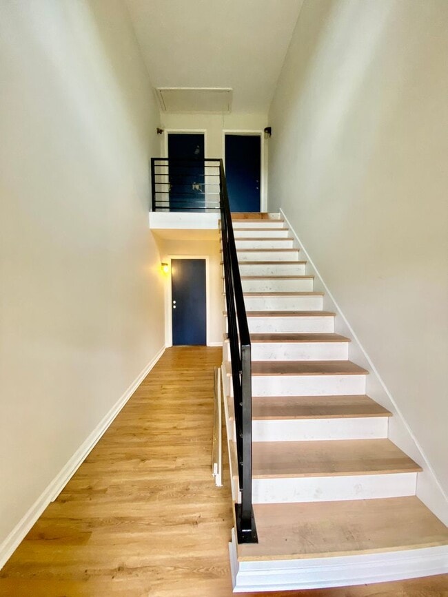 Building Photo - 533 Grant Ave