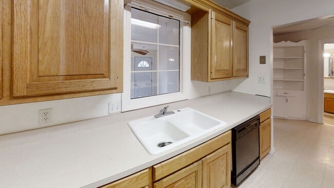 Building Photo - W15THSTDUPLEX
