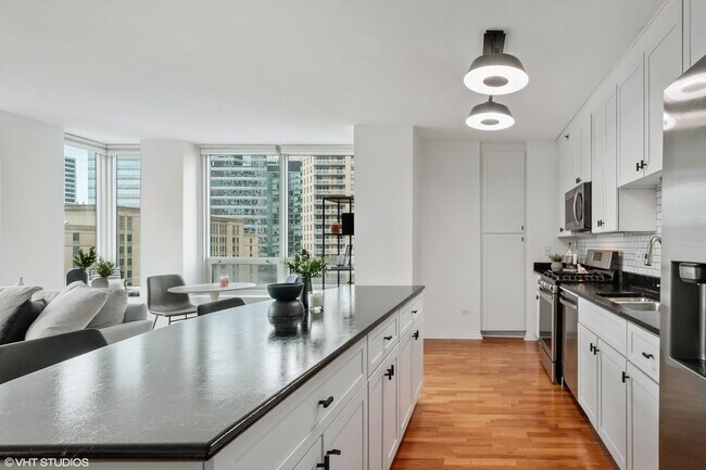 Building Photo - 33 W Ontario St