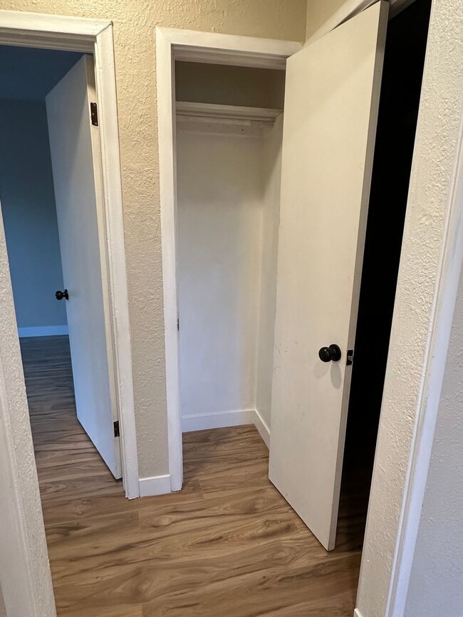 Building Photo - GET $500 OFF OF THE FIRST MONTHS RENT!!!