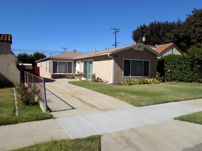 Building Photo - Large 4BD-2BA House in North Long Beach fo...