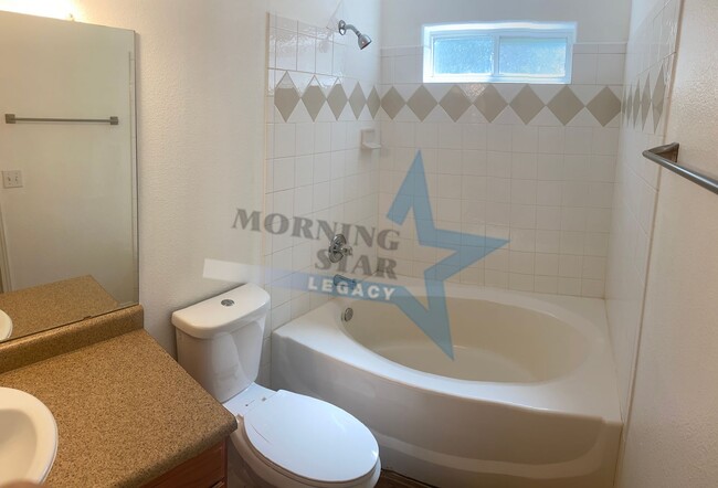 Building Photo - 3 bedroom home in Legends West!