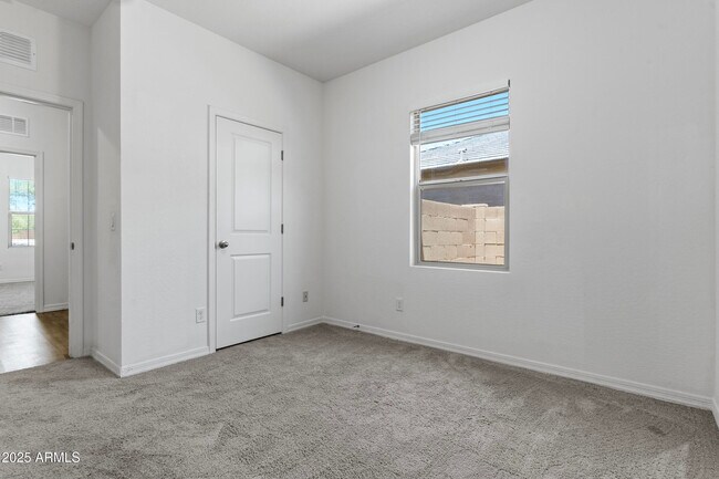 Building Photo - 390 S Verdad Ln