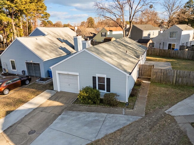 Building Photo - 1012 Danbury Cir