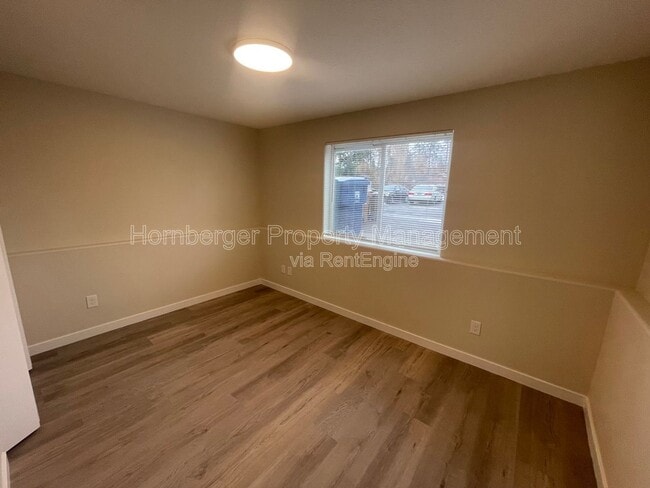 Building Photo - 1605 E Hartson Ave