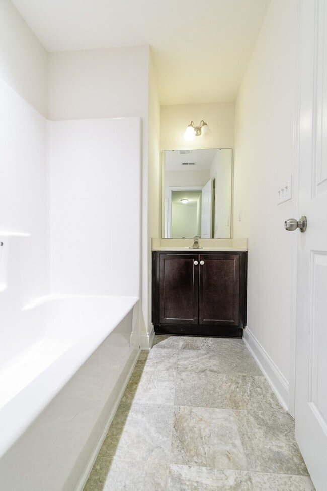 Building Photo - Beautiful home in Cleveland Springs