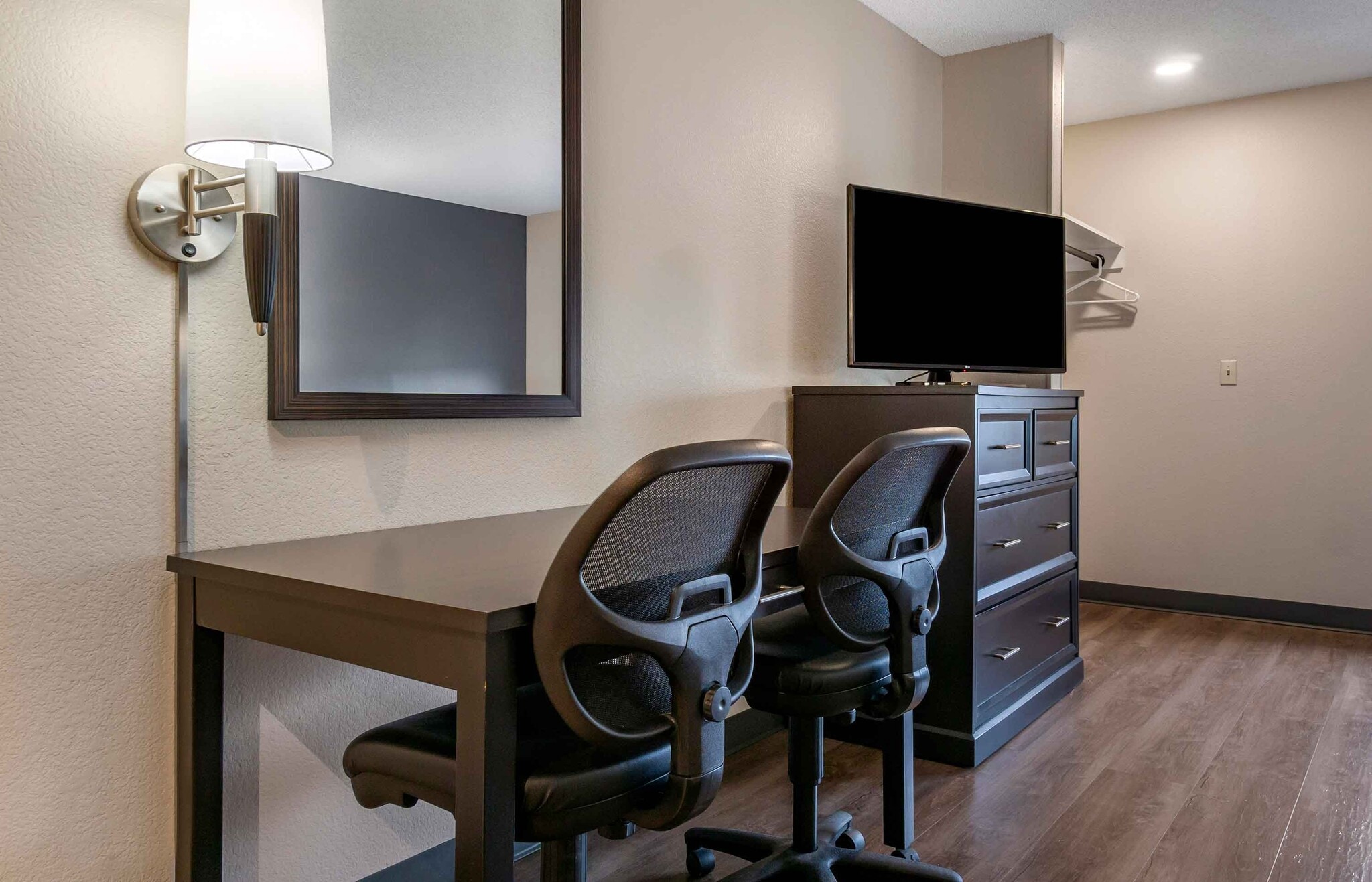 Building Photo - Furnished Studio-Seattle - Bellevue - Down...