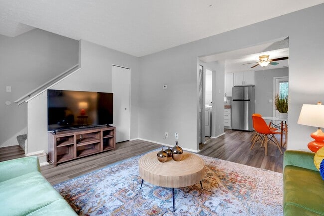 Building Photo - Two bedroom townhome, bath and half with washer and dryer connections