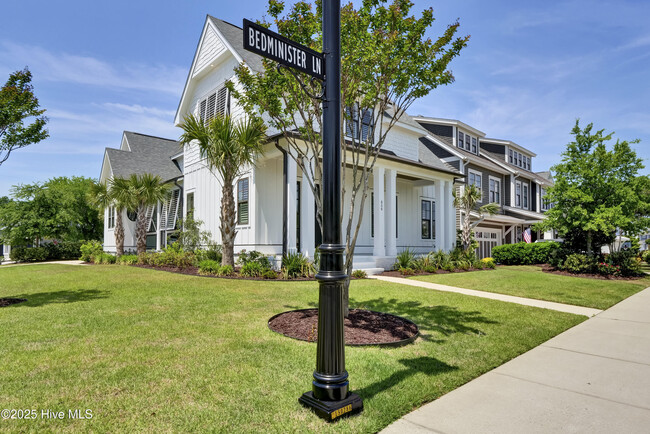 Building Photo - 856 Bedminister Ln