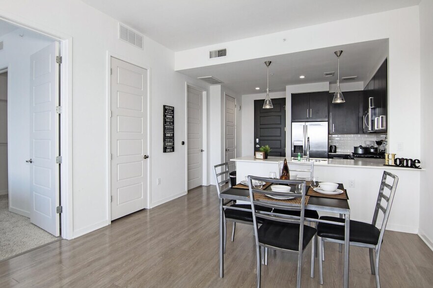 Building Photo - 2022 Holcombe Blvd