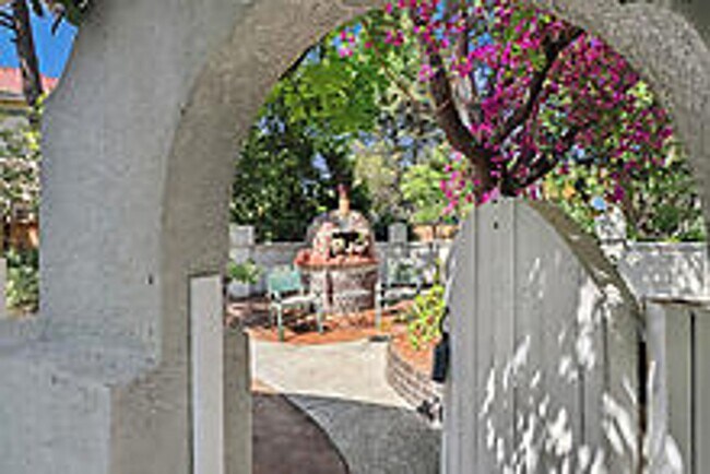 Building Photo - Beautiful 3 Bedroom Home-$750.00 Off 1st M...