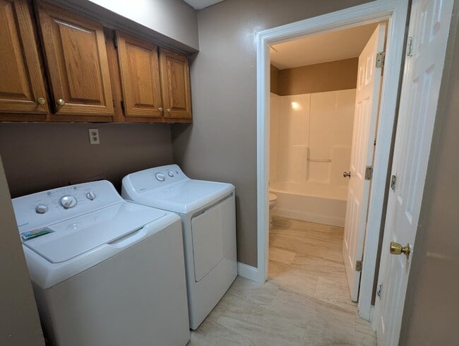 Building Photo - 1304 Montego Ct