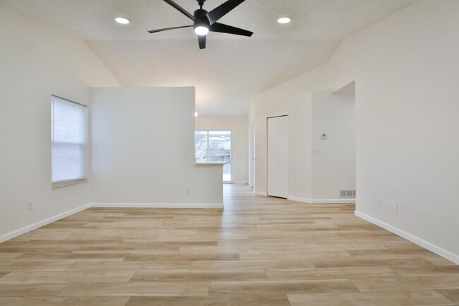 Building Photo - 989 Lavender Ln