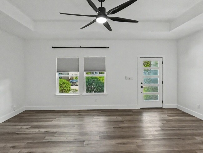 Building Photo - Modern 3-Bedroom Home Near Downtown