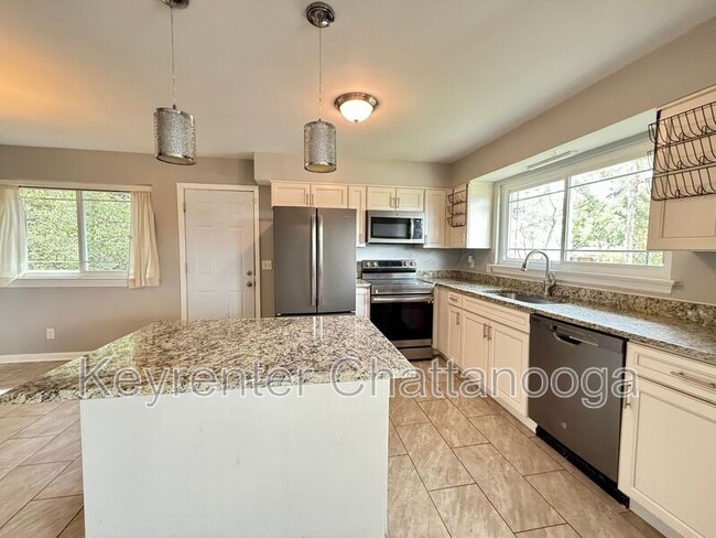 Building Photo - 7813 Holiday Hills Cir