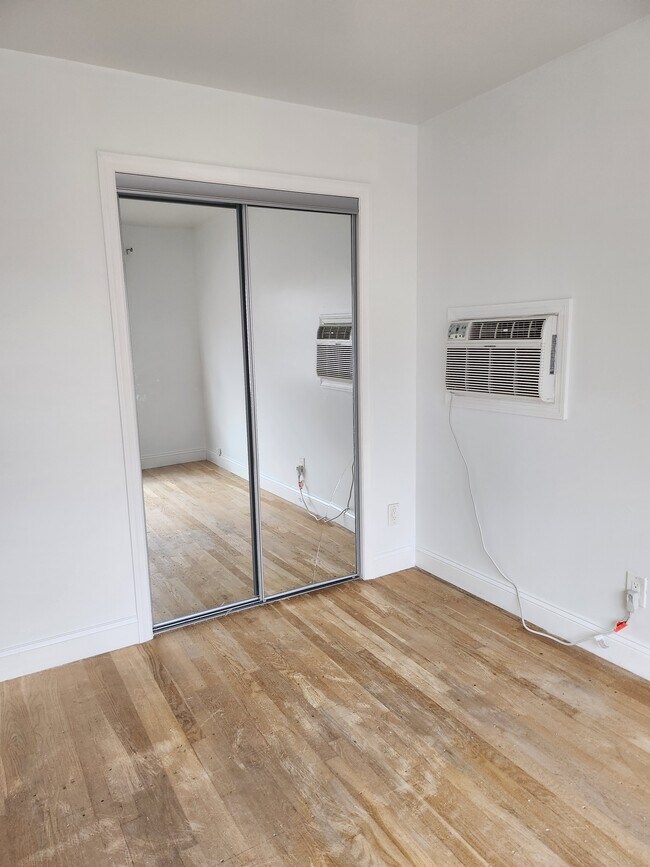 Building Photo - 9126 Grand Ave