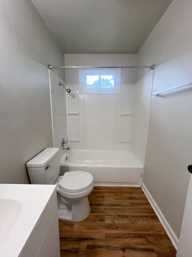 Building Photo - 109 Tandy Dr