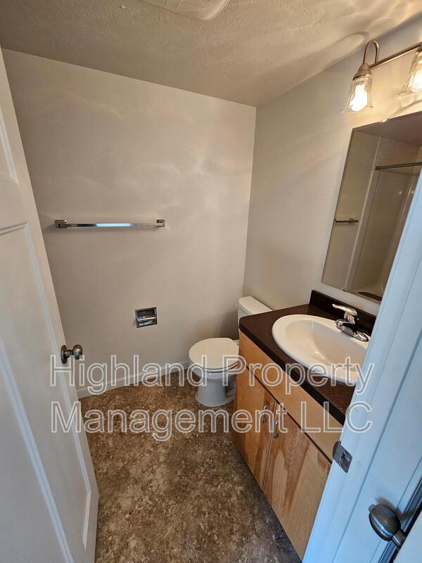 Building Photo - 1205-1207 NE Monroe St