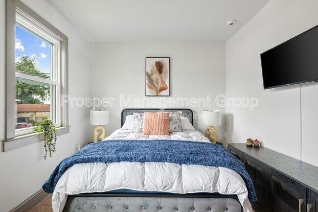 Building Photo - 201 Nassau St