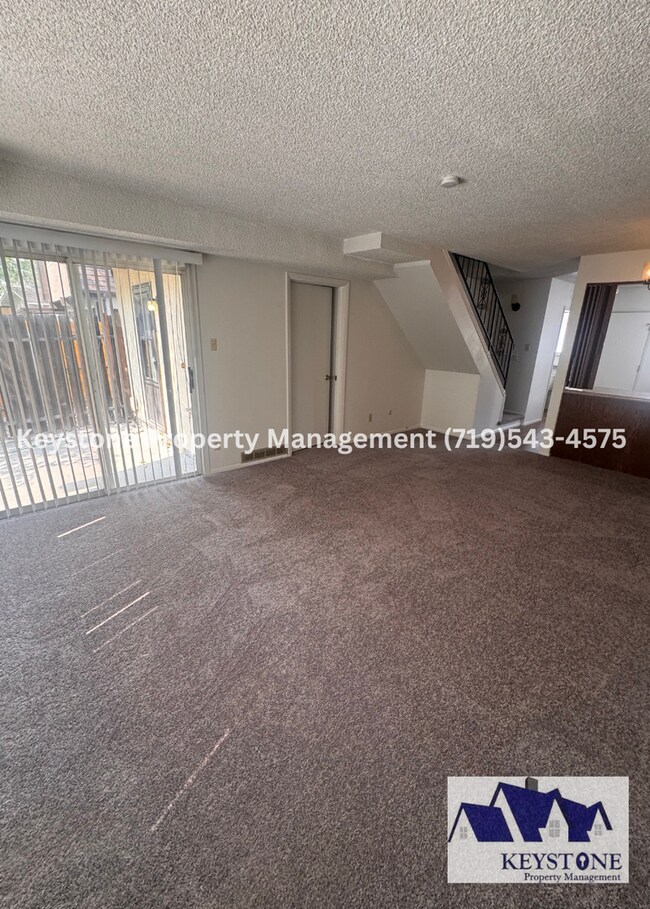 Building Photo - Updated 2 Bedroom Belmont Townhome with Attached Garage & Fenced Yard $1300/$1300